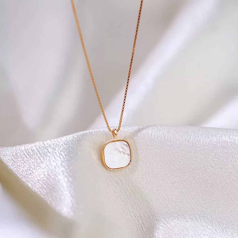 New 18K Gold Vermeil Sterling Silver 925 White Medallion adjustable Necklace